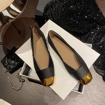 Нов прием на 2023 г., удобни дамски обувки от естествена кожа на петите, пролет-златна модни обувки на нисък ток с квадратни пръсти, удобна за разходка